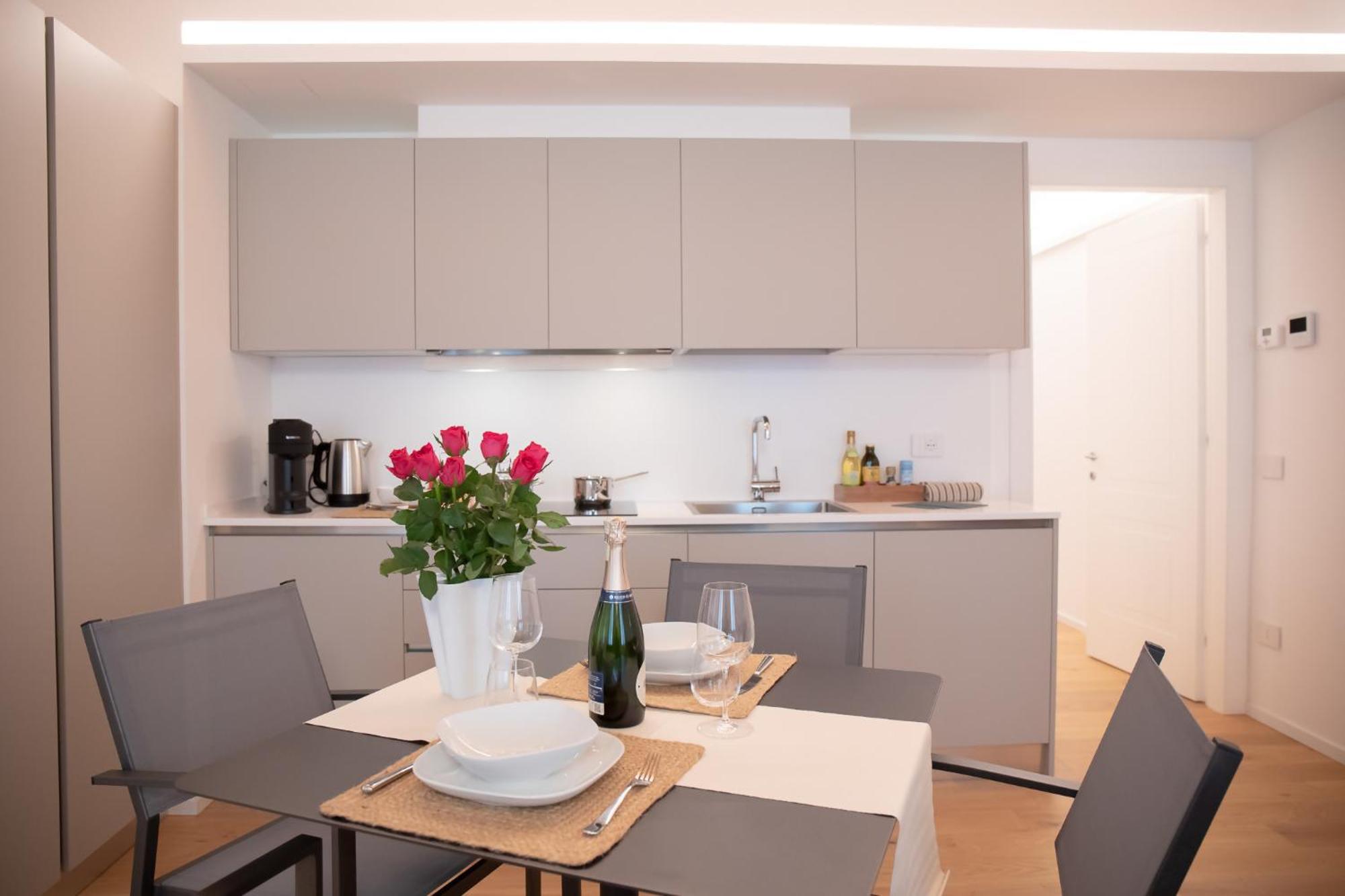 Amendola City View Apartments Suite Romantica Комо Екстериор снимка