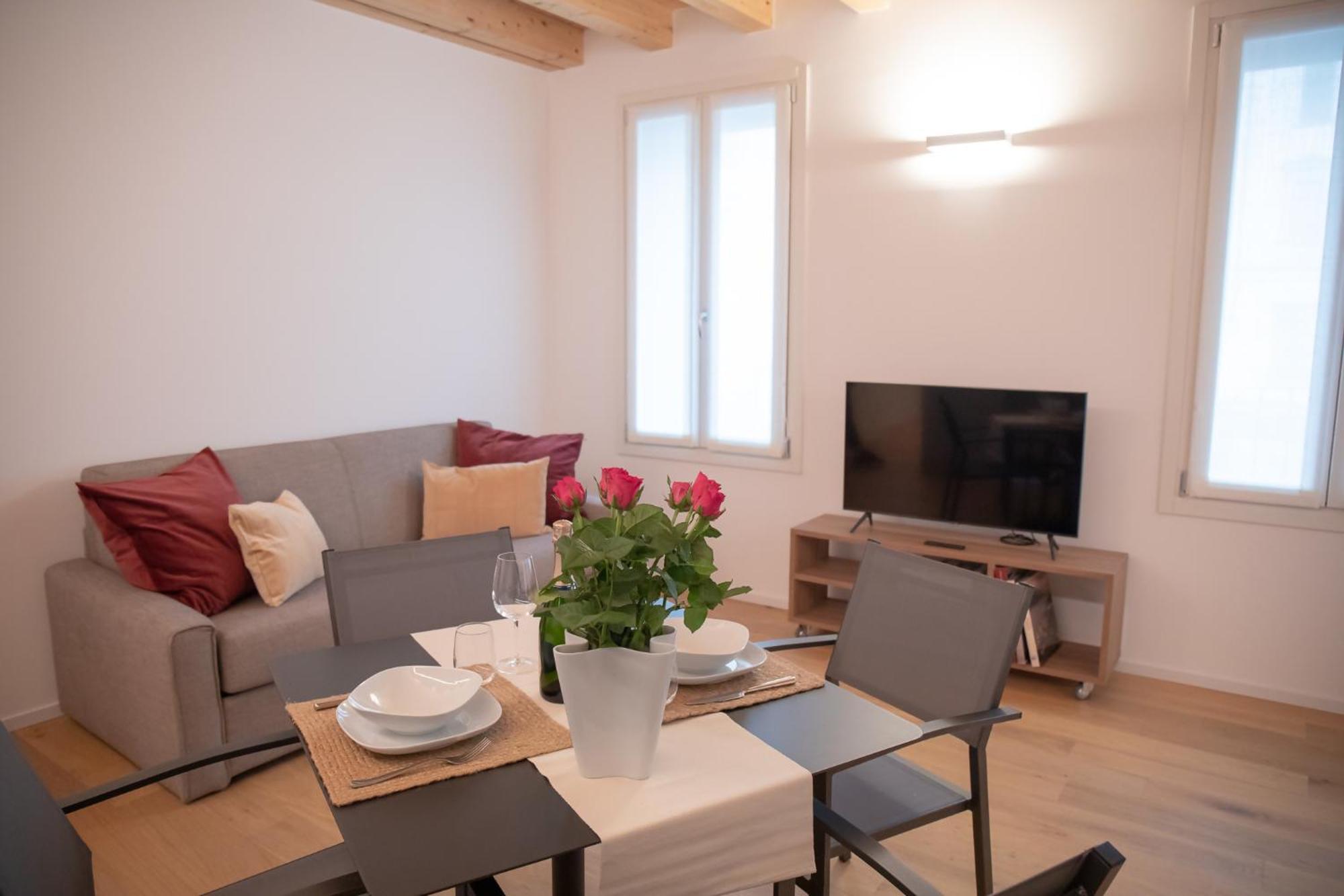 Amendola City View Apartments Suite Romantica Комо Екстериор снимка