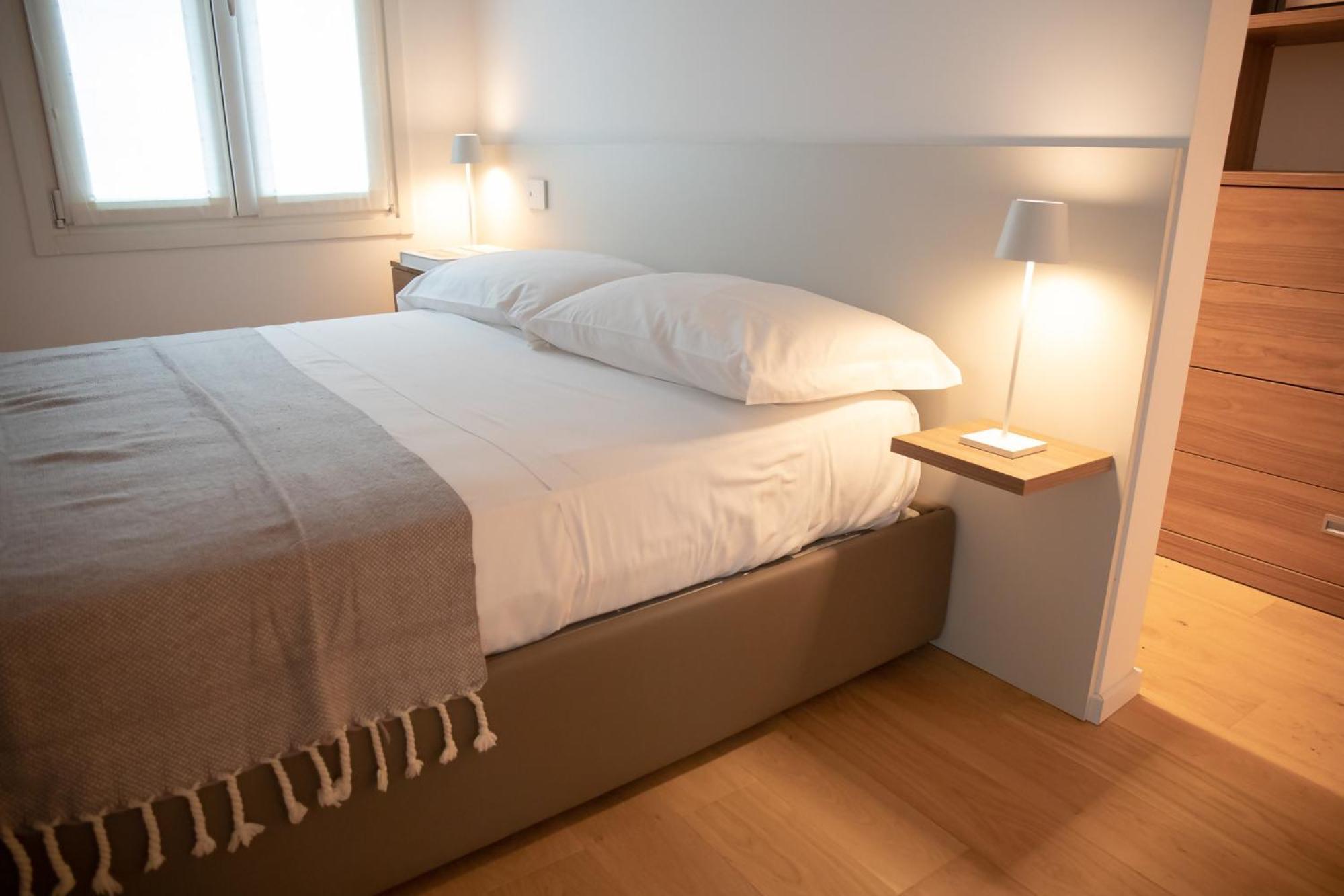 Amendola City View Apartments Suite Romantica Комо Екстериор снимка