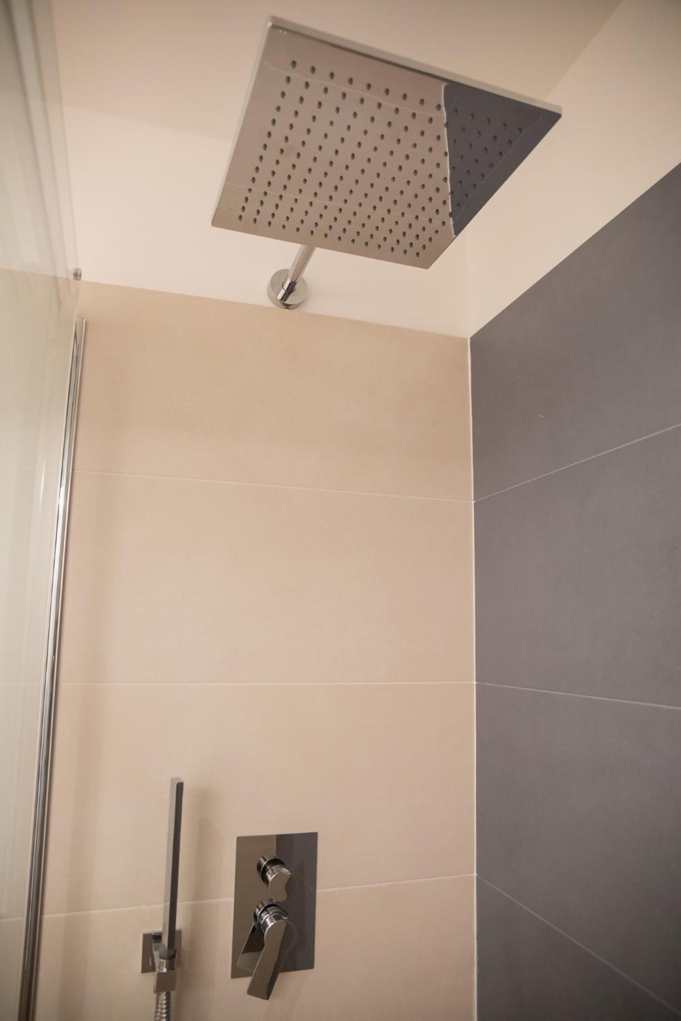 Amendola City View Apartments Suite Romantica Комо Екстериор снимка