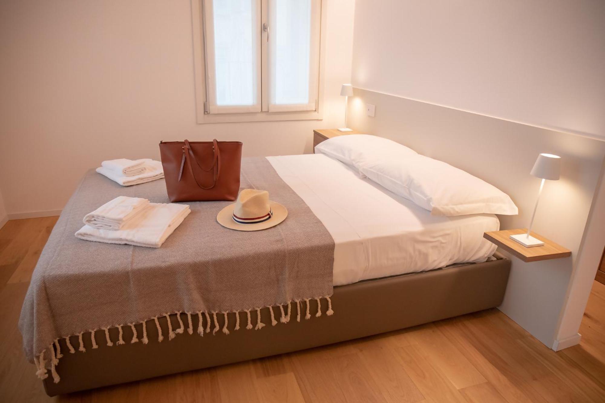 Amendola City View Apartments Suite Romantica Комо Екстериор снимка